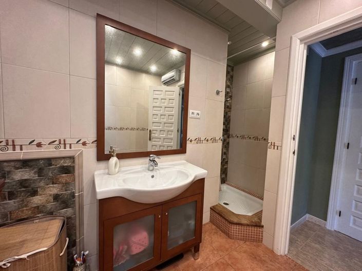 Image No.29-3 Bed House for sale