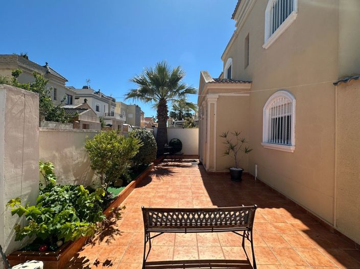 Image No.33-3 Bed Villa for sale