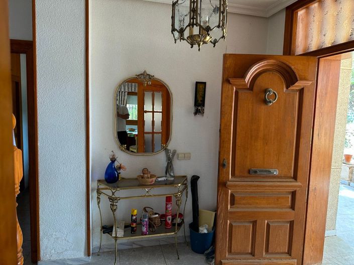 Image No.13-8 Bed Villa for sale
