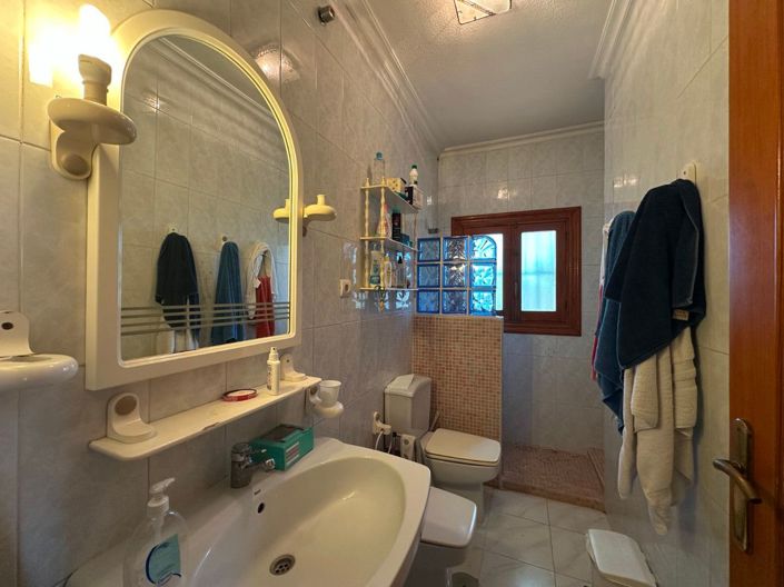 Image No.25-8 Bed Villa for sale