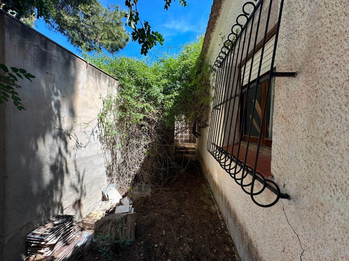 Image No.9-8 Bed Villa for sale