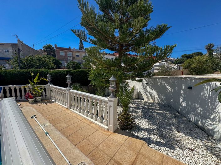 Image No.25-2 Bed House for sale