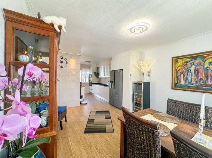 Image No.8-2 Bed House for sale