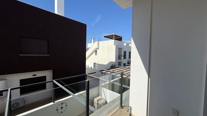 Image No.20-2 Bed Apartment for sale