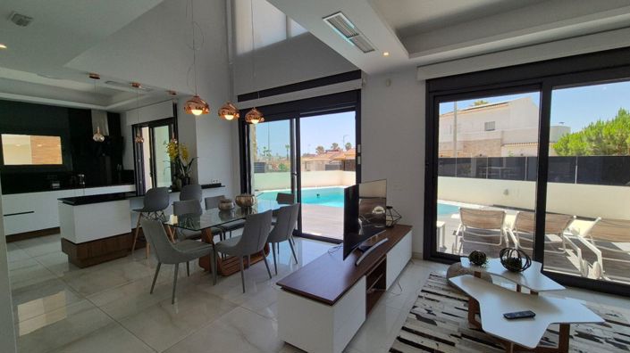 Image No.14-4 Bed Villa for sale