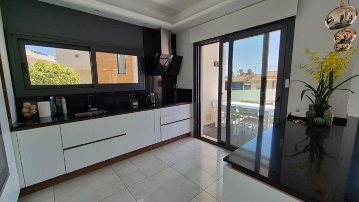 Image No.17-4 Bed Villa for sale
