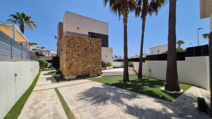 Image No.5-4 Bed Villa for sale