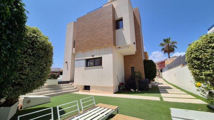 Image No.6-4 Bed Villa for sale