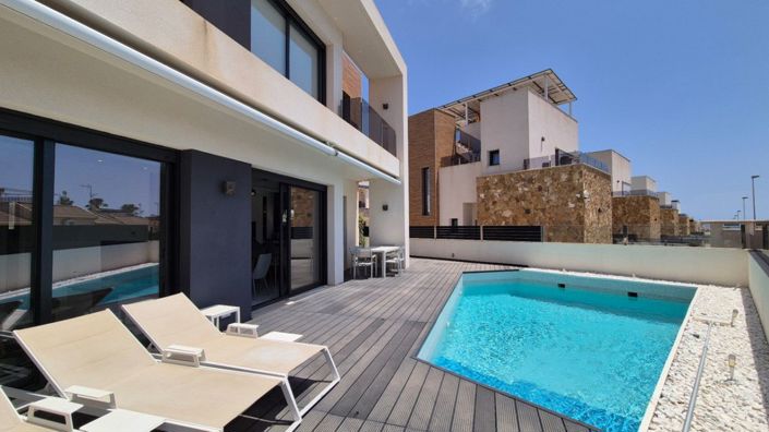 Image No.9-4 Bed Villa for sale