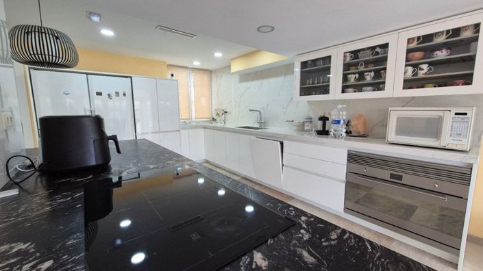 Image No.20-7 Bed Villa for sale