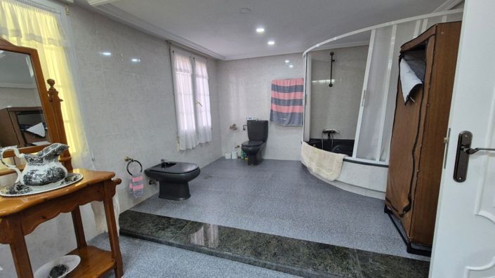 Image No.37-7 Bed Villa for sale