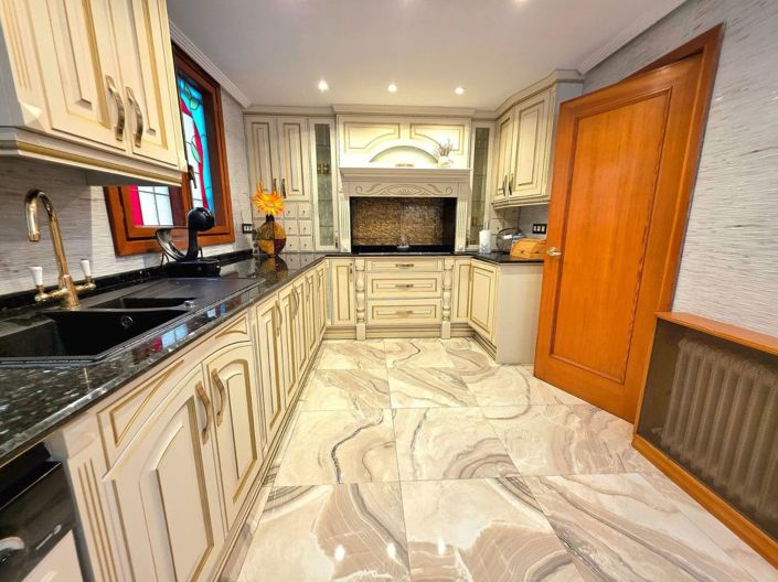Image No.14-3 Bed Apartment for sale