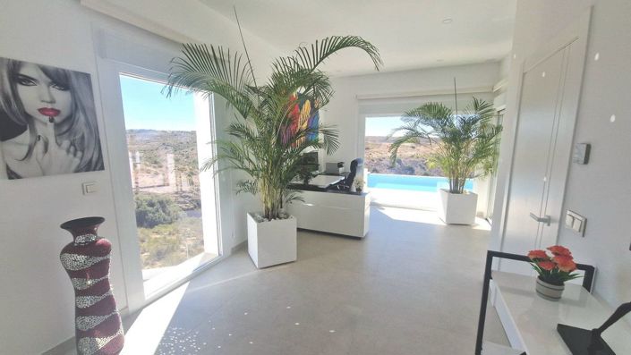 Image No.29-5 Bed Villa for sale