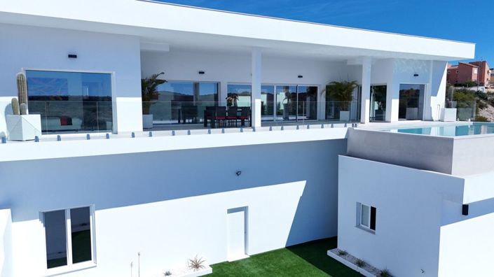 Image No.9-5 Bed Villa for sale
