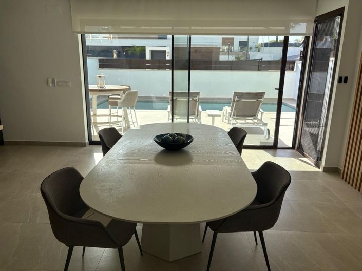 Image No.8-3 Bed Villa for sale