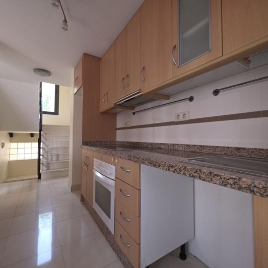 Image No.16-4 Bed House for sale