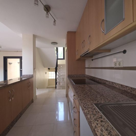 Image No.18-4 Bed House for sale