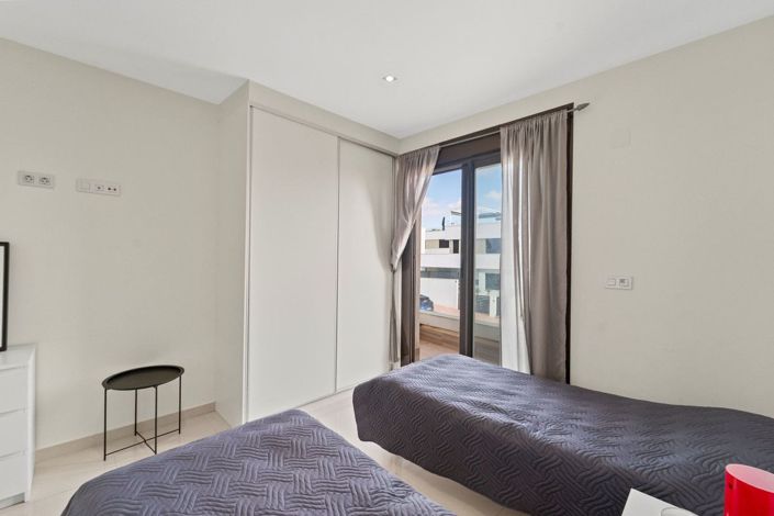Image No.10-2 Bed House for sale