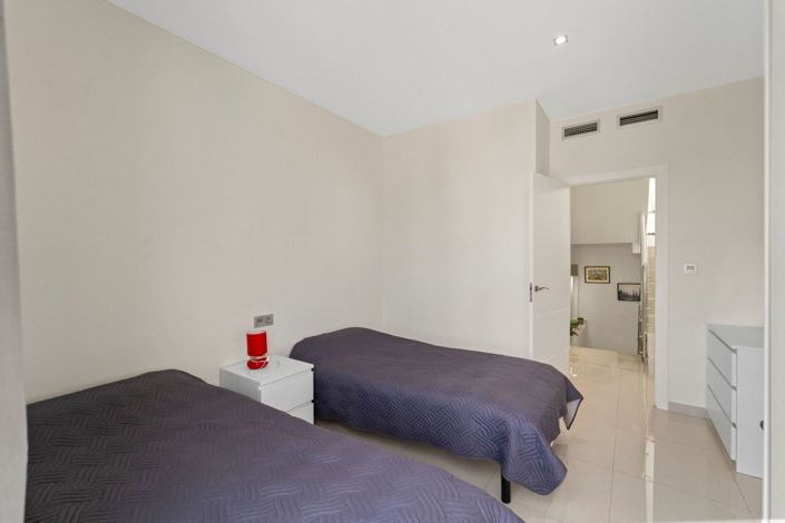 Image No.21-2 Bed House for sale