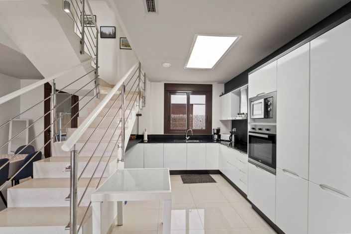 Image No.5-2 Bed House for sale