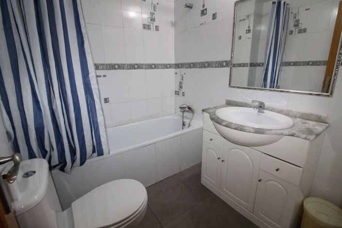 Image No.8-2 Bed House for sale