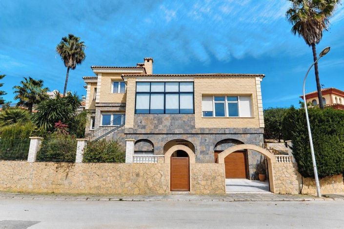 Image No.2-5 Bed Villa for sale
