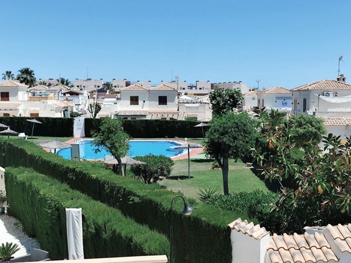 Image No.3-Villa de 4 chambres à vendre à Orihuela Costa