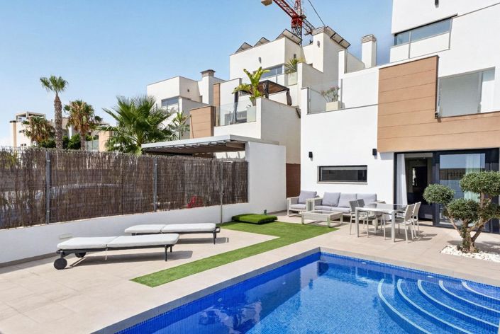 Image No.2-3 Bed Villa for sale