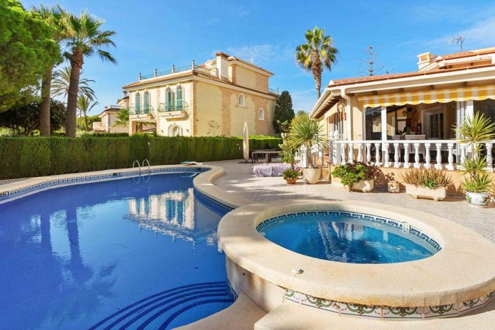 Image No.36-3 Bed Villa for sale