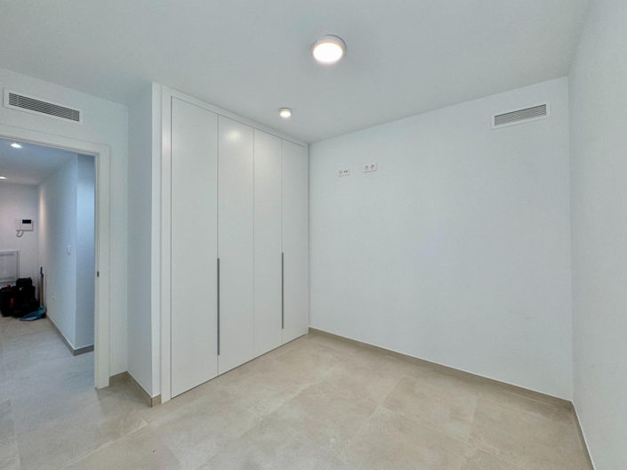 Image No.21-3 Bed Apartment for sale