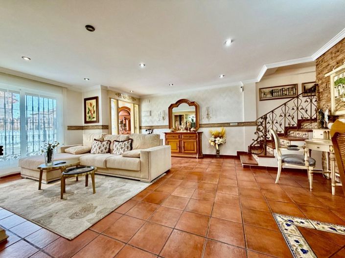 Image No.2-Villa de 4 chambres à vendre à Orihuela Costa