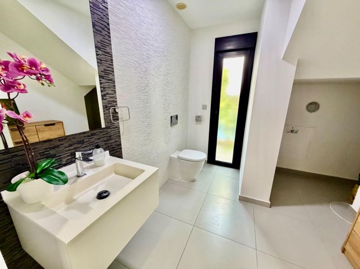 Image No.11-3 Bed Villa for sale