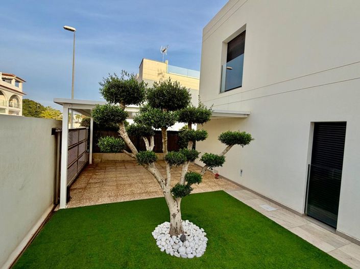 Image No.3-3 Bed Villa for sale