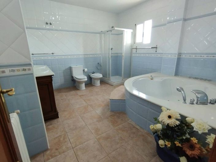Image No.19-6 Bed Villa for sale