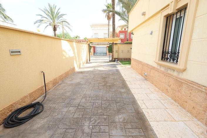 Image No.29-4 Bed Villa for sale