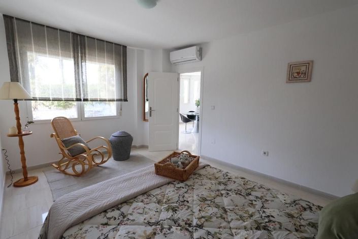 Image No.20-3 Bed Apartment for sale