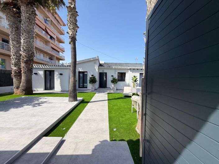 Image No.3-Villa de 4 chambres à vendre à Torrevieja