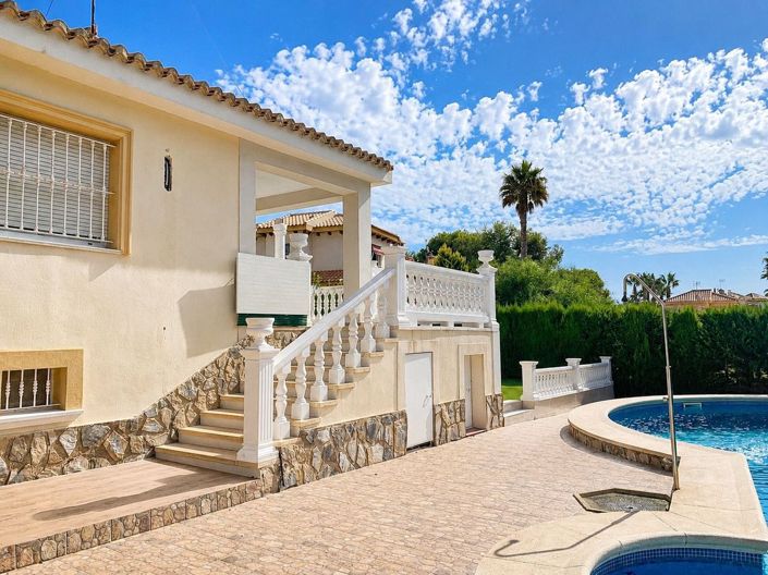 Image No.7-Villa de 4 chambres à vendre à Orihuela Costa