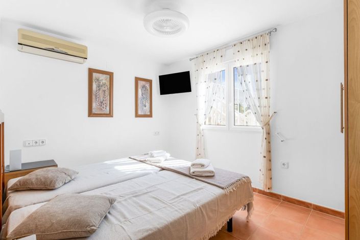 Image No.10-8 Bed Villa for sale