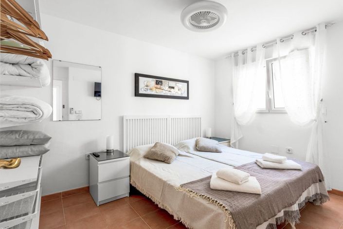 Image No.2-8 Bed Villa for sale