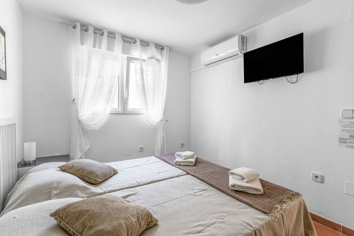 Image No.3-8 Bed Villa for sale