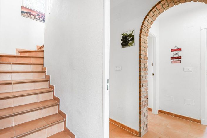 Image No.38-8 Bed Villa for sale