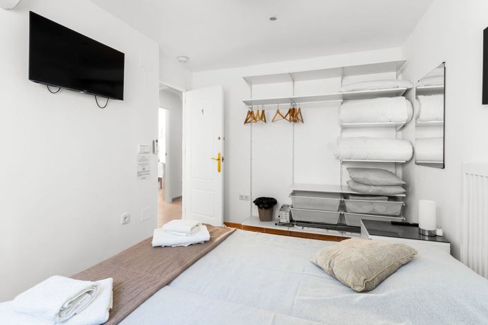 Image No.5-8 Bed Villa for sale