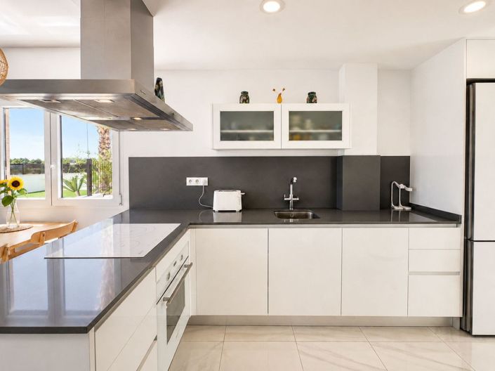 Image No.11-3 Bed House for sale