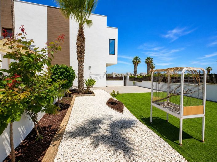 Image No.8-3 Bed House for sale