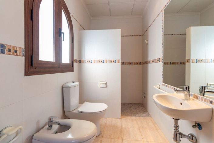 Image No.10-4 Bed Villa for sale
