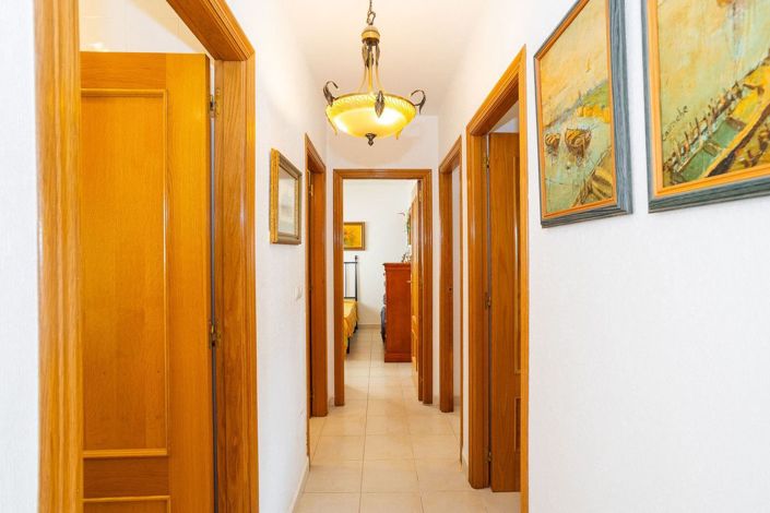 Image No.18-3 Bed House for sale