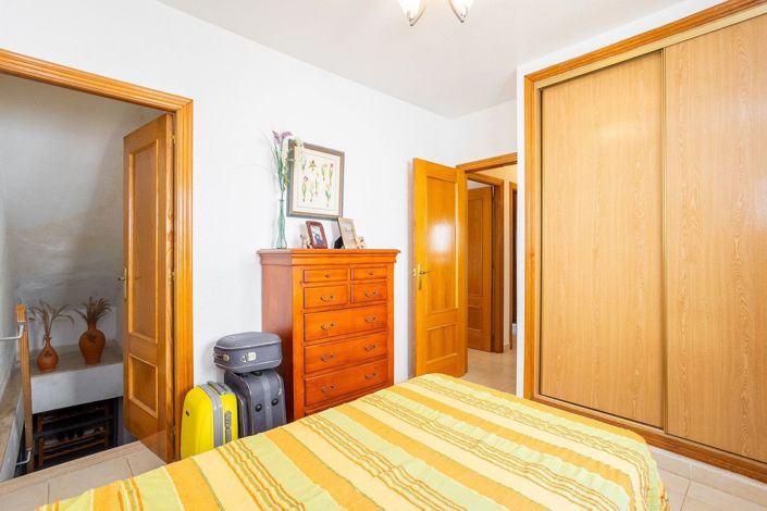Image No.20-3 Bed House for sale