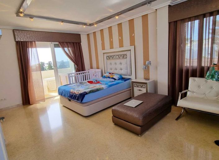 Image No.10-5 Bed Villa for sale