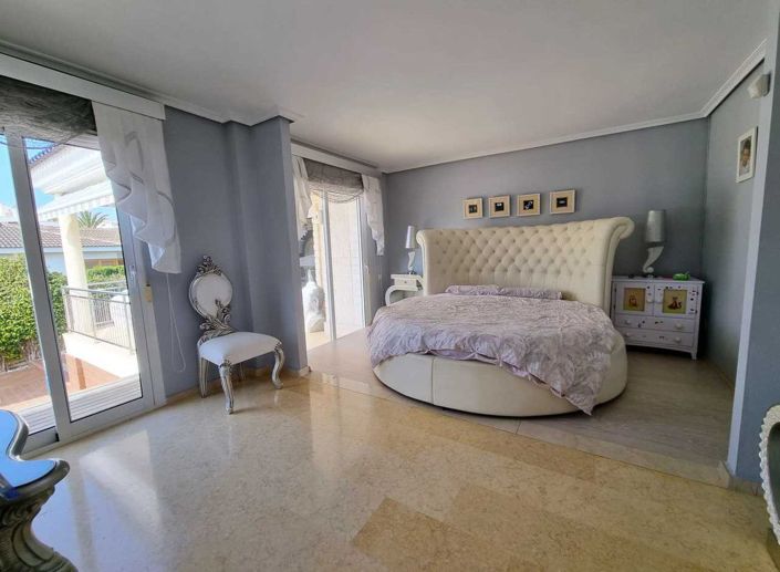 Image No.8-5 Bed Villa for sale